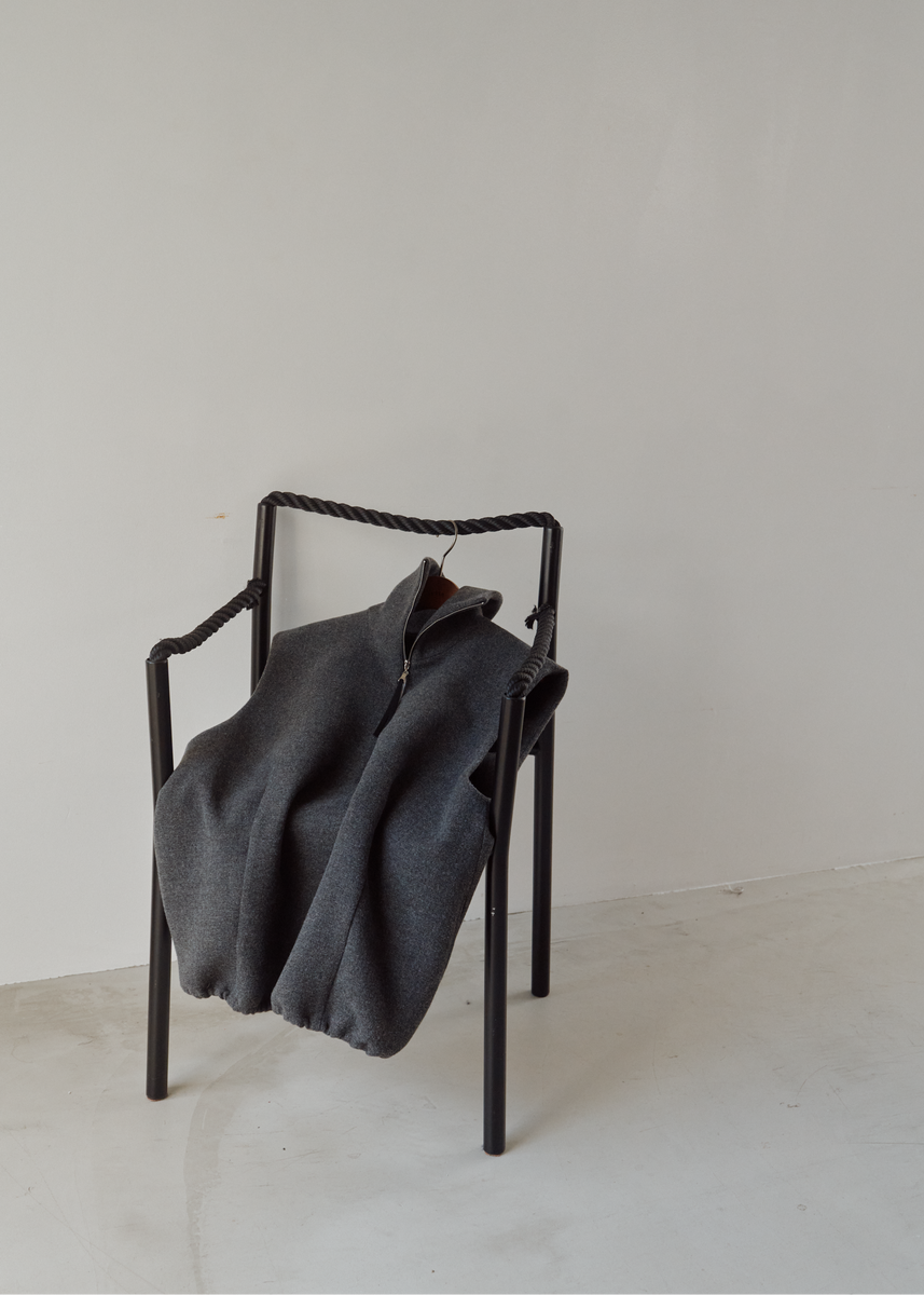 Wool High Neck Vest - Hella (ヘラ）公式通販サイト
