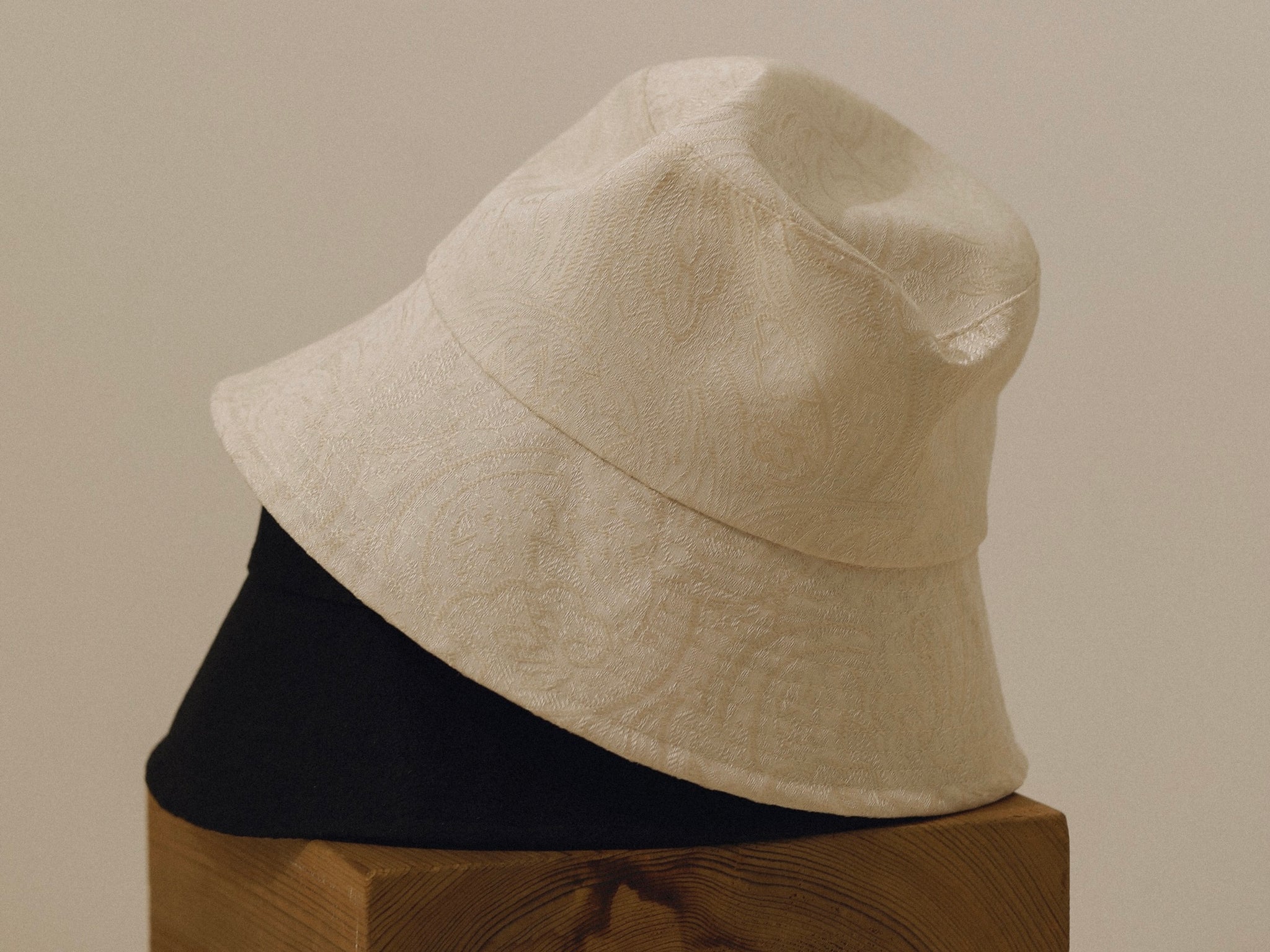22 Hella SUMMER COLLECTION【 PART 1-1 】JACQURD TUCK SLEEVE DRESS / PAISLEY JACQUARD HAT