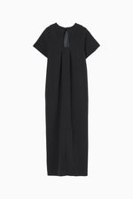 画像をギャラリービューアに読み込む, front tuck cocoon dress
