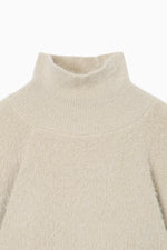 画像をギャラリービューアに読み込む, Shaggy High Neck Knit Top
