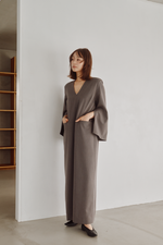 画像をギャラリービューアに読み込む, Flow Sleeve V Dress
