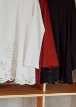 画像をギャラリービューアに読み込む, Ornamental Cutwork Top
