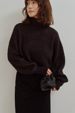 画像をギャラリービューアに読み込む, Shaggy High Neck Knit Top
