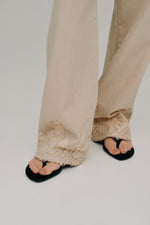 画像をギャラリービューアに読み込む, lace hem denim pants
