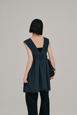 画像をギャラリービューアに読み込む, deep Vneck gather top
