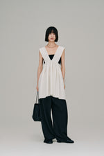画像をギャラリービューアに読み込む, deep Vneck gather top
