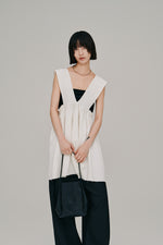 画像をギャラリービューアに読み込む, deep Vneck gather top

