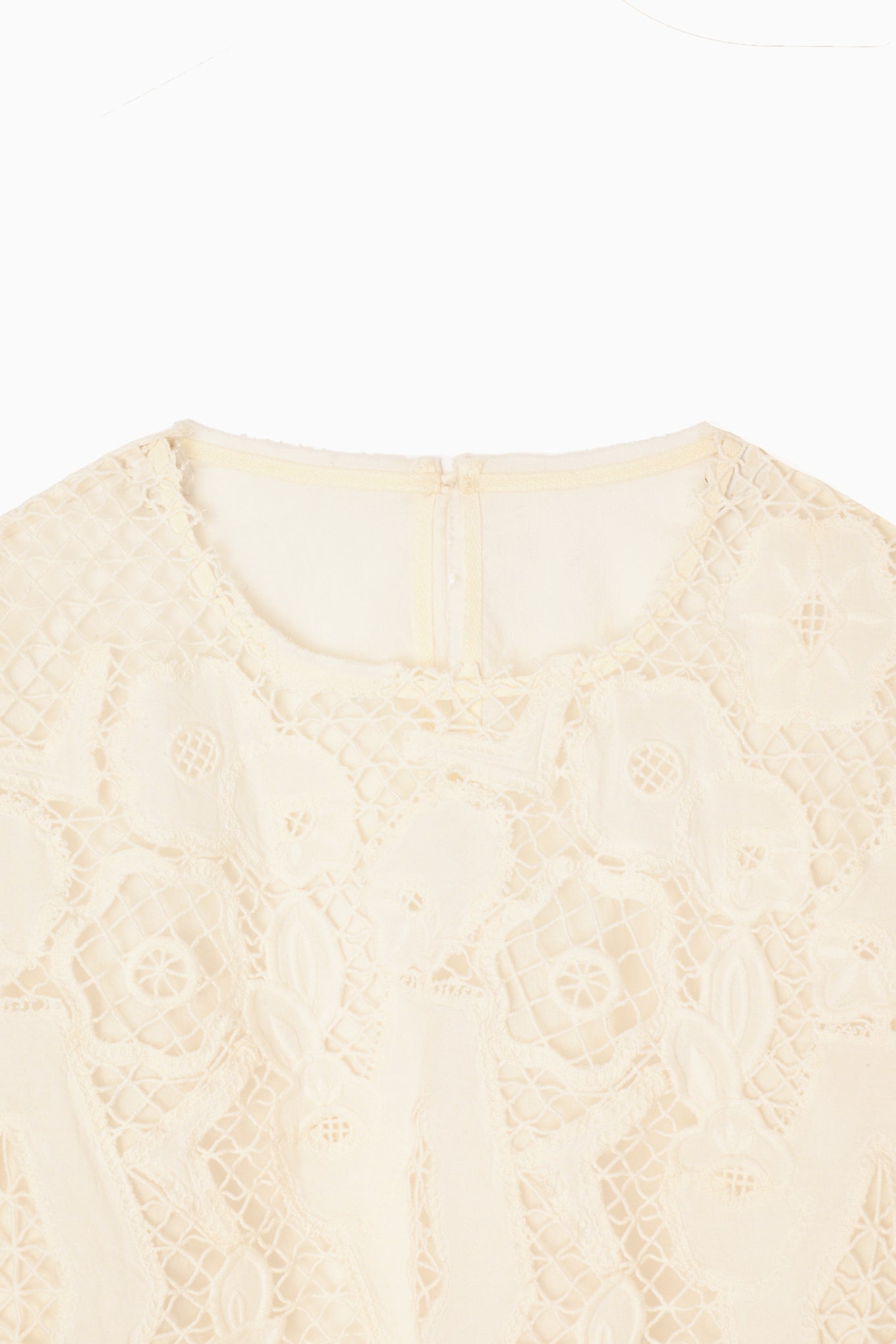 EMBROIDERY LACE BLOUSE