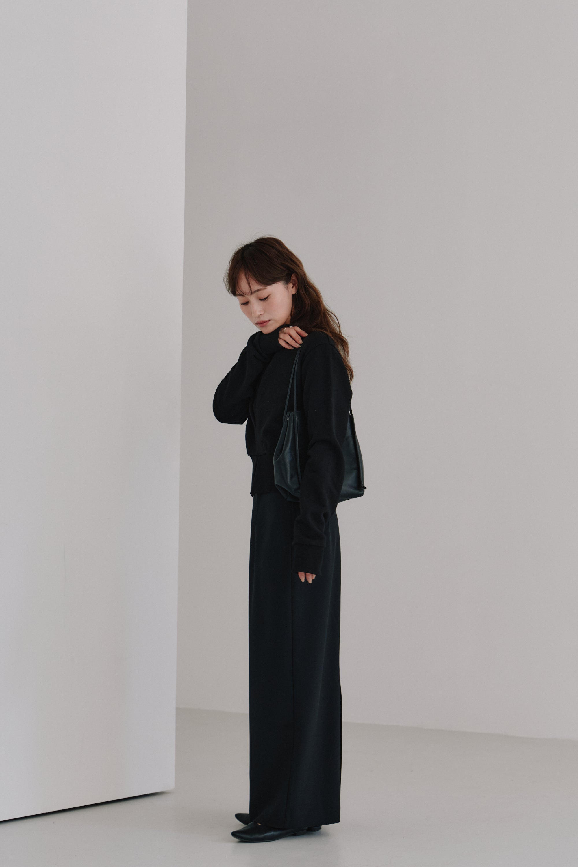 front tuck cropped sweat