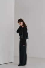 画像をギャラリービューアに読み込む, front tuck cropped sweat

