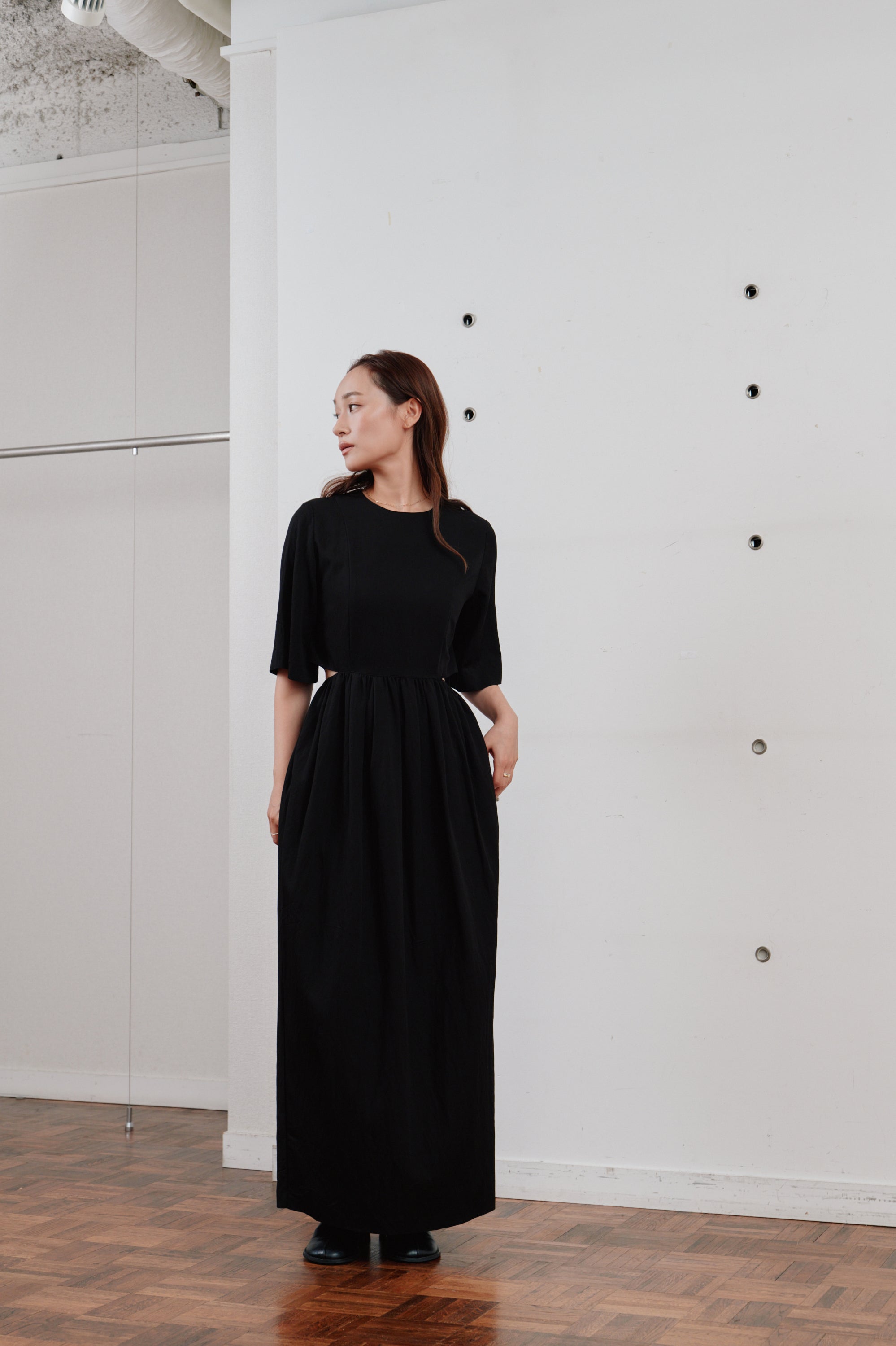Hella / ヘラ waist side slit cocoon dress waist side slit cocoon dress - Hella (ヘラ）公式通販サイト