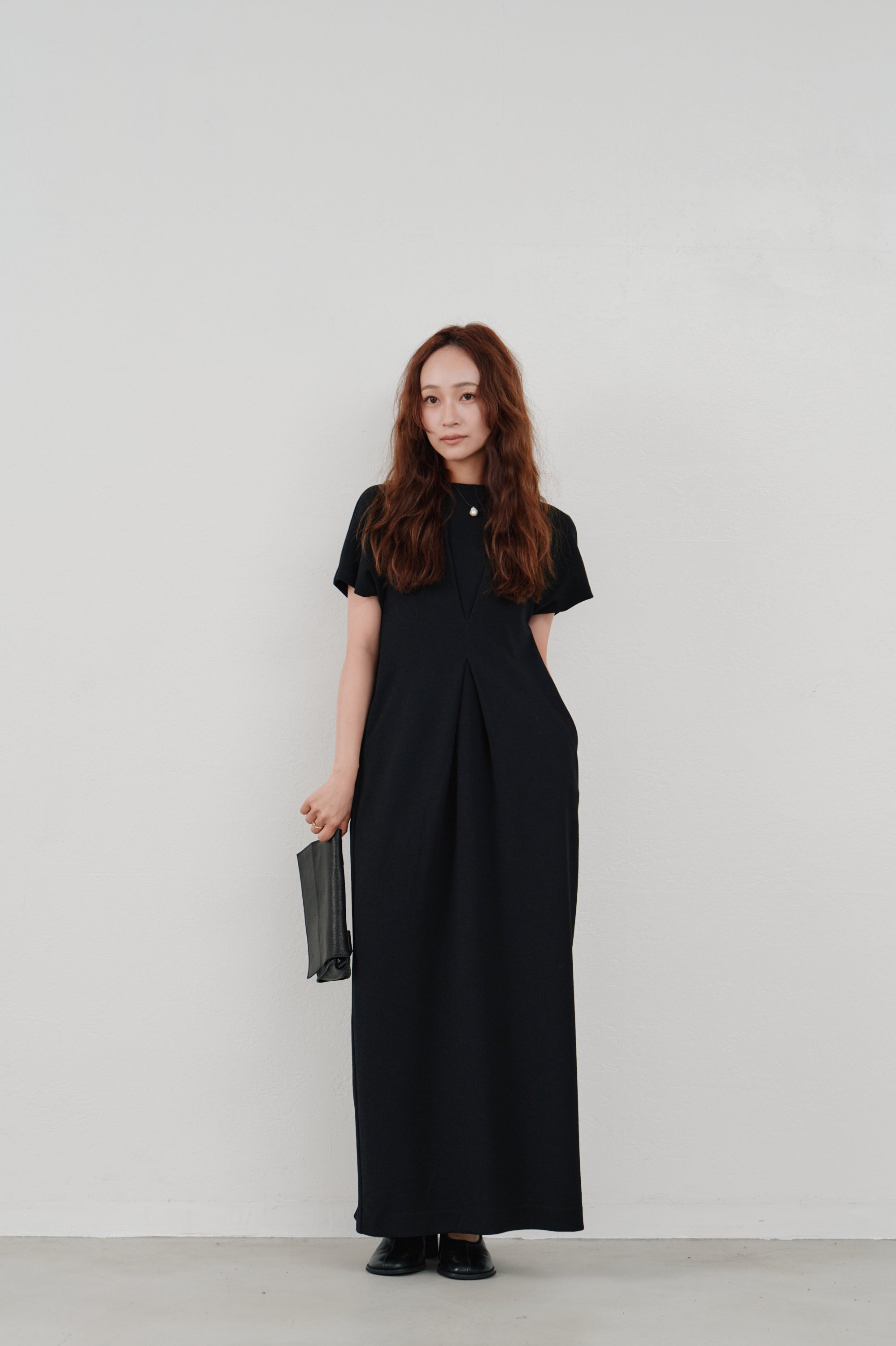 ヘラ　hella front tuck cocoon dress front tuck cocoon dress - Hella (ヘラ）公式通販サイト