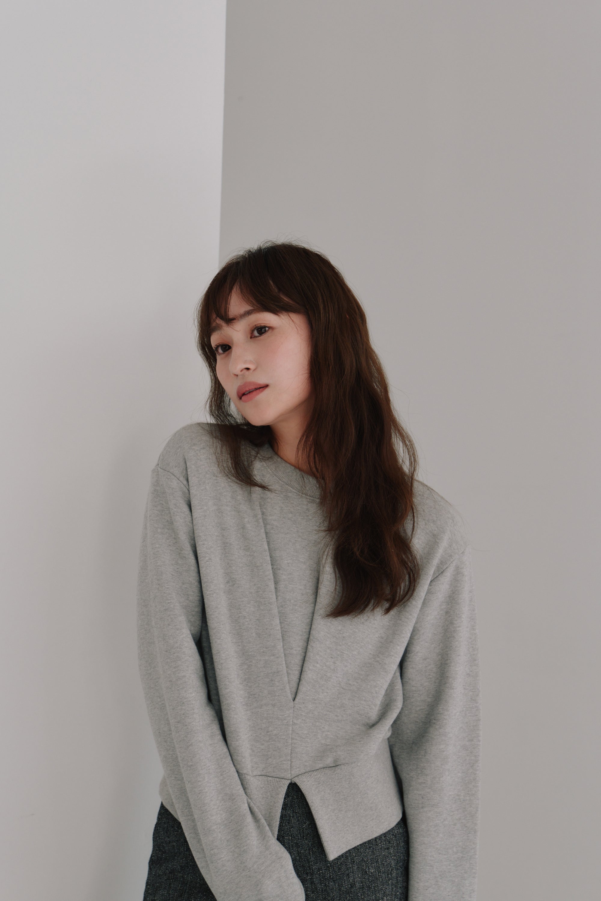 front tuck cropped sweat