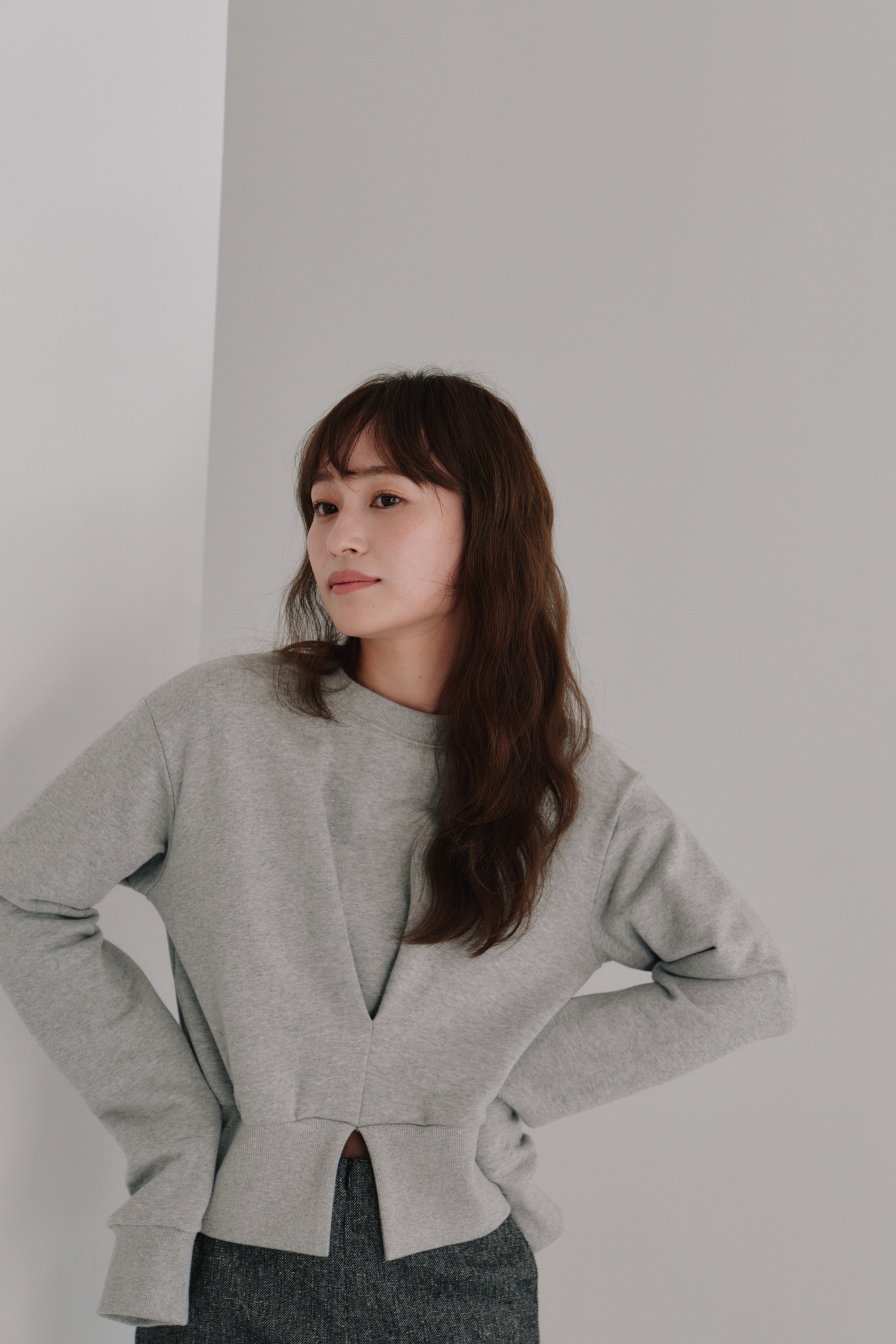 front tuck cropped sweat