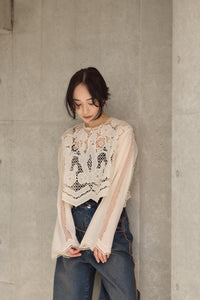 EMBROIDERY LACE BLOUSE