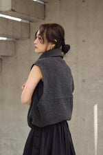 画像をギャラリービューアに読み込む, WOOL HIGHNECK VEST
