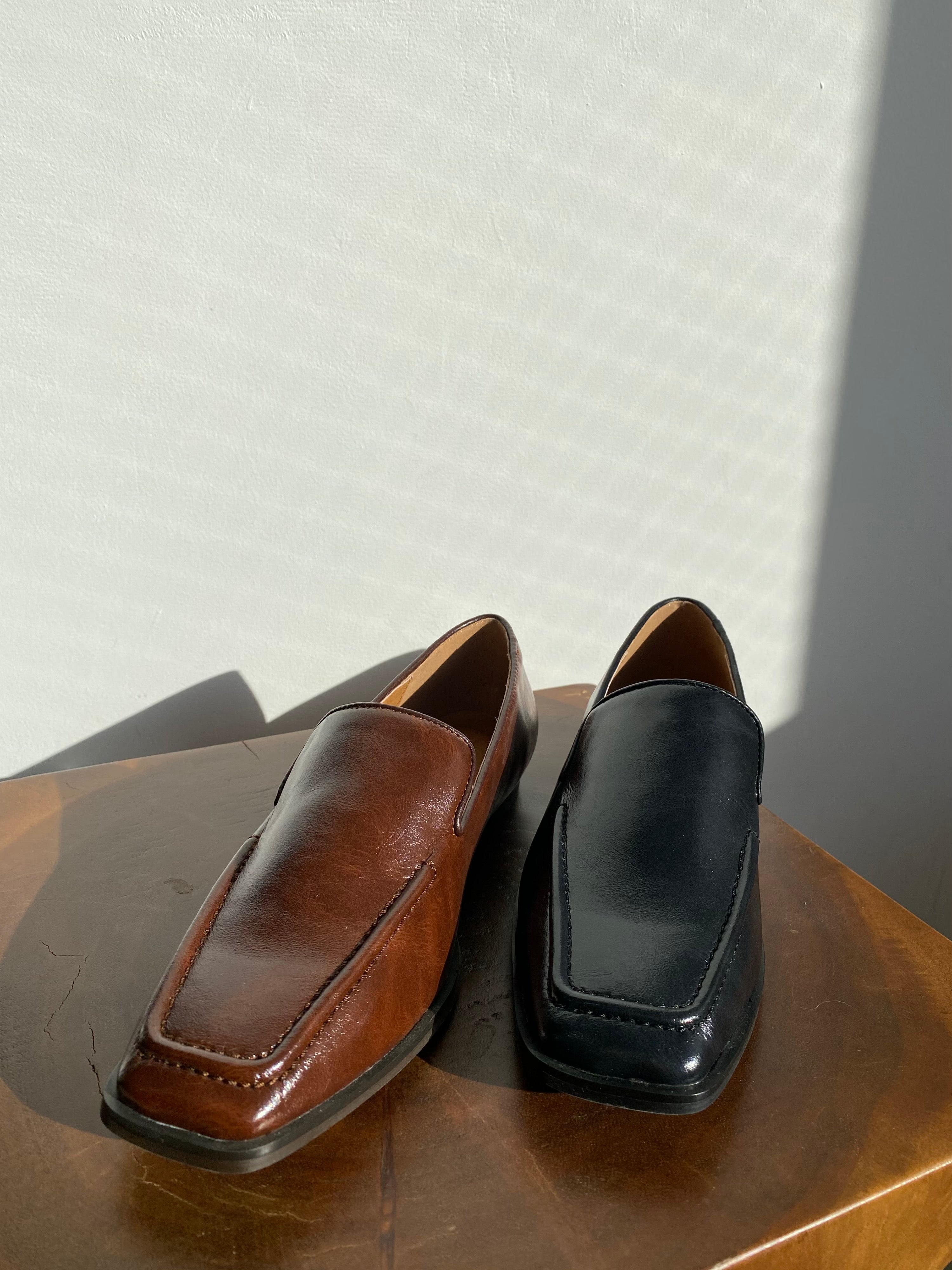 SQUARE TOE FLAT LOAFER