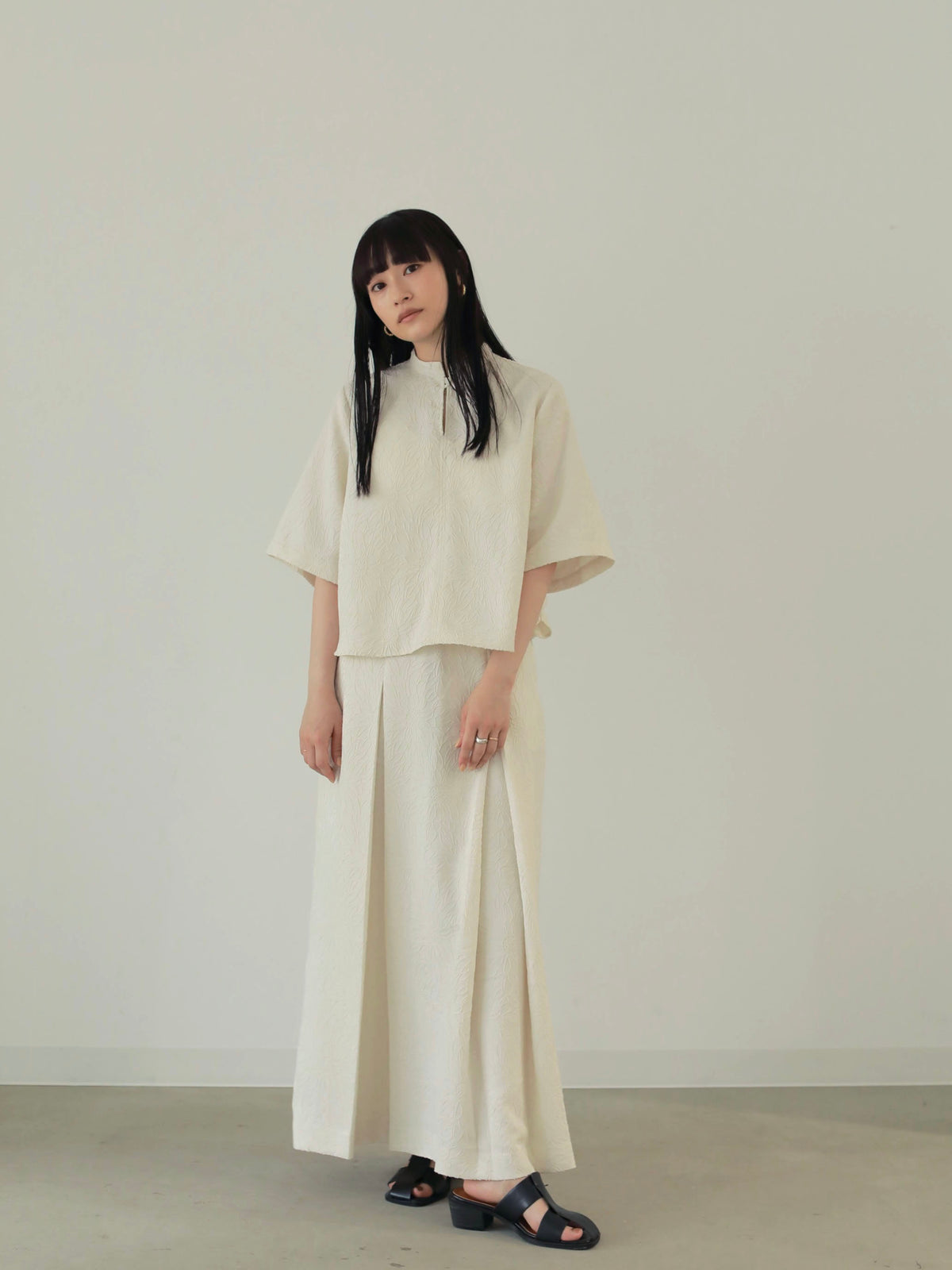 JACQUARD CROPPED BLOUSE - Hella (ヘラ）公式通販サイト