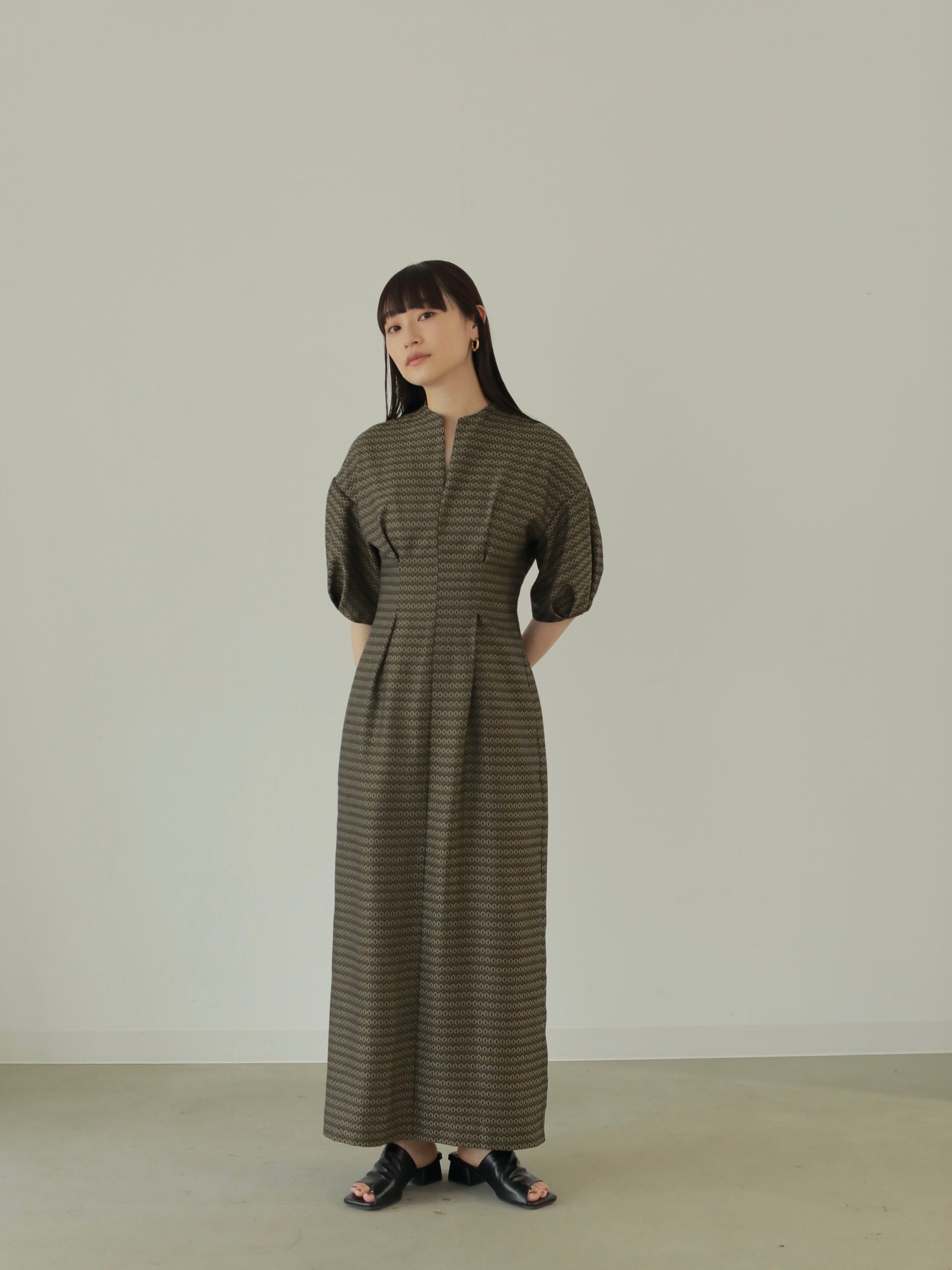 JACQURD TUCK SLEEVE DRESS