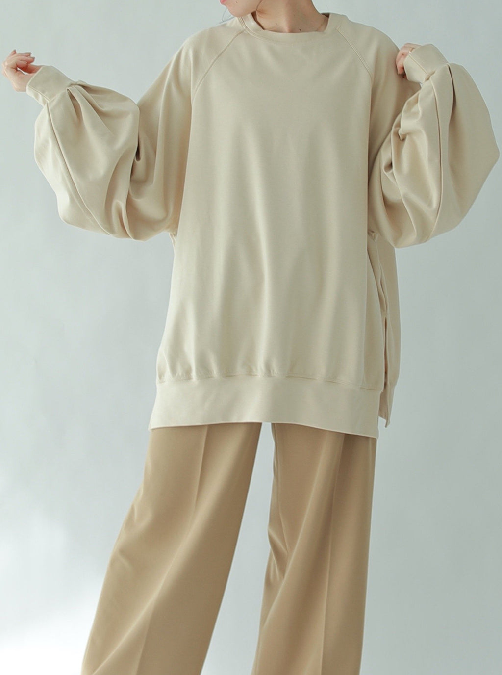 VOLUME SLEEVE PULLOVER