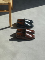 画像をギャラリービューアに読み込む, SQUARE TOE FLAT LOAFER
