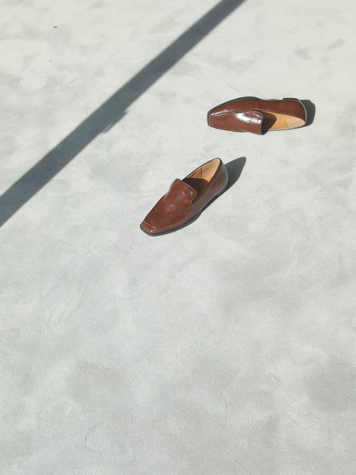 SQUARE TOE FLAT LOAFER - Hella (ヘラ）公式通販サイト