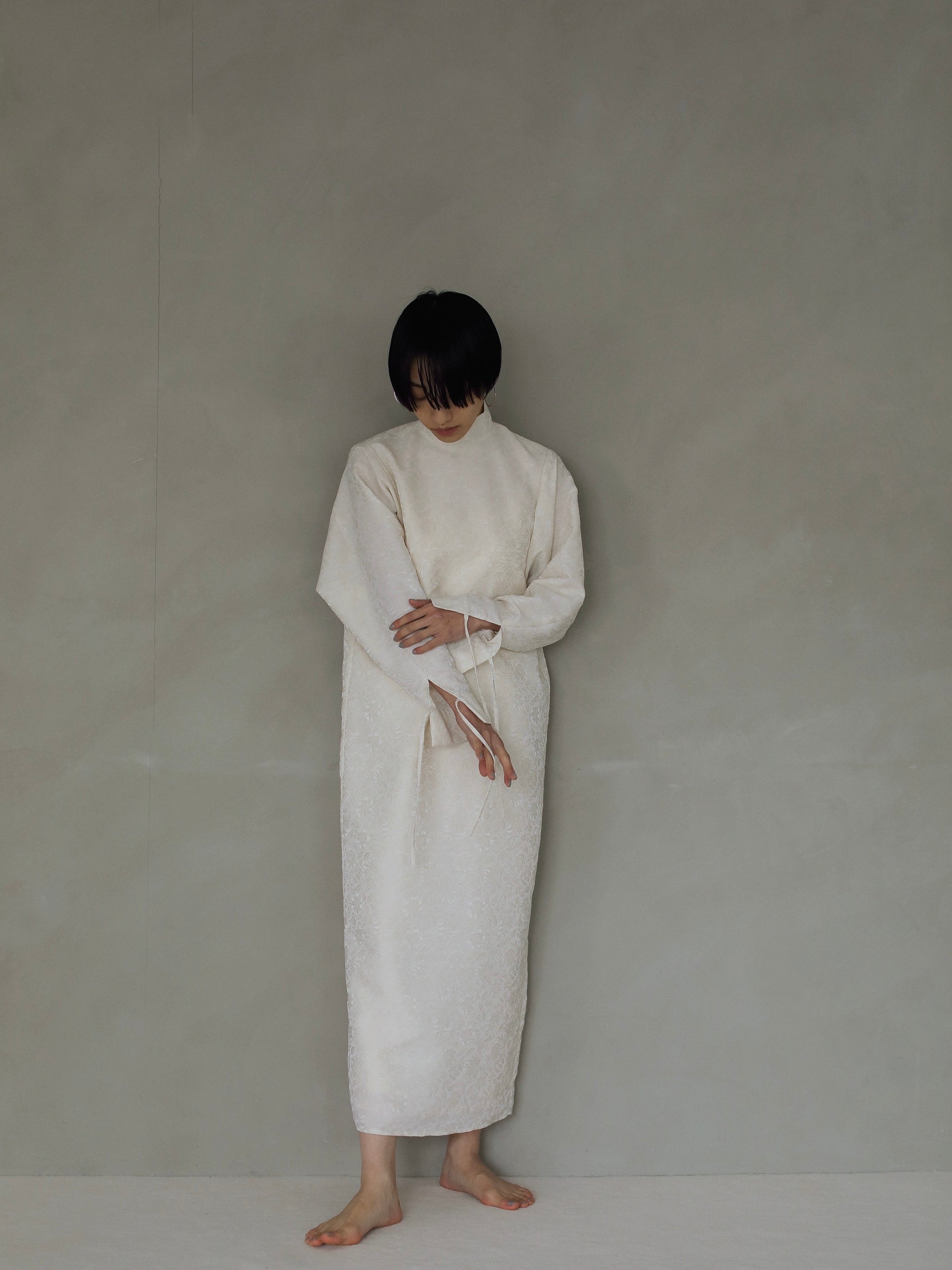 DOLMAN SLEEVE JACQUARD DRESS - Hella (ヘラ）公式通販サイト