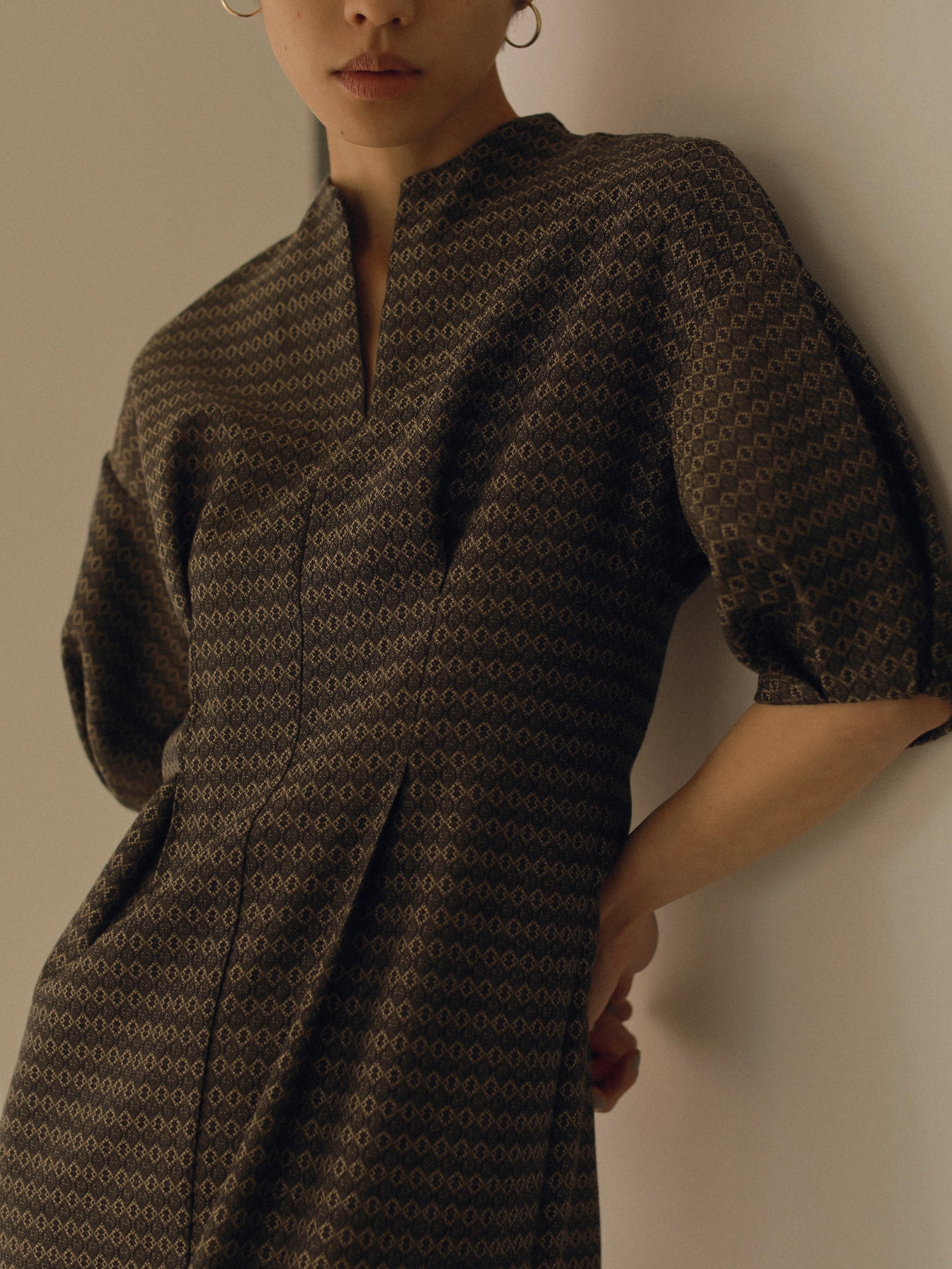 JACQURD TUCK SLEEVE DRESS