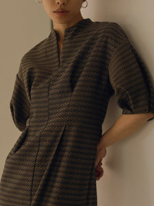 JACQURD TUCK SLEEVE DRESS