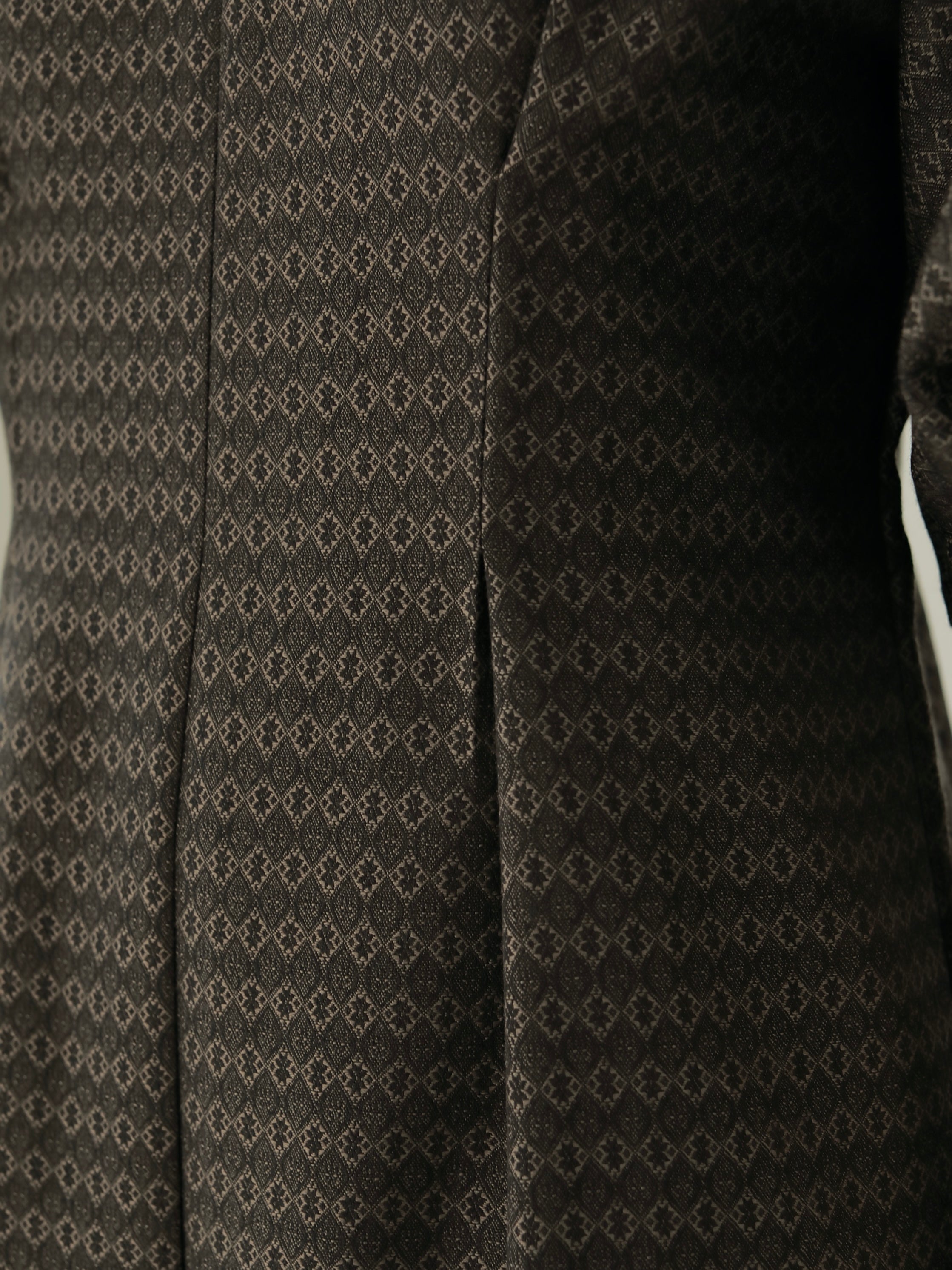 JACQURD TUCK SLEEVE DRESS
