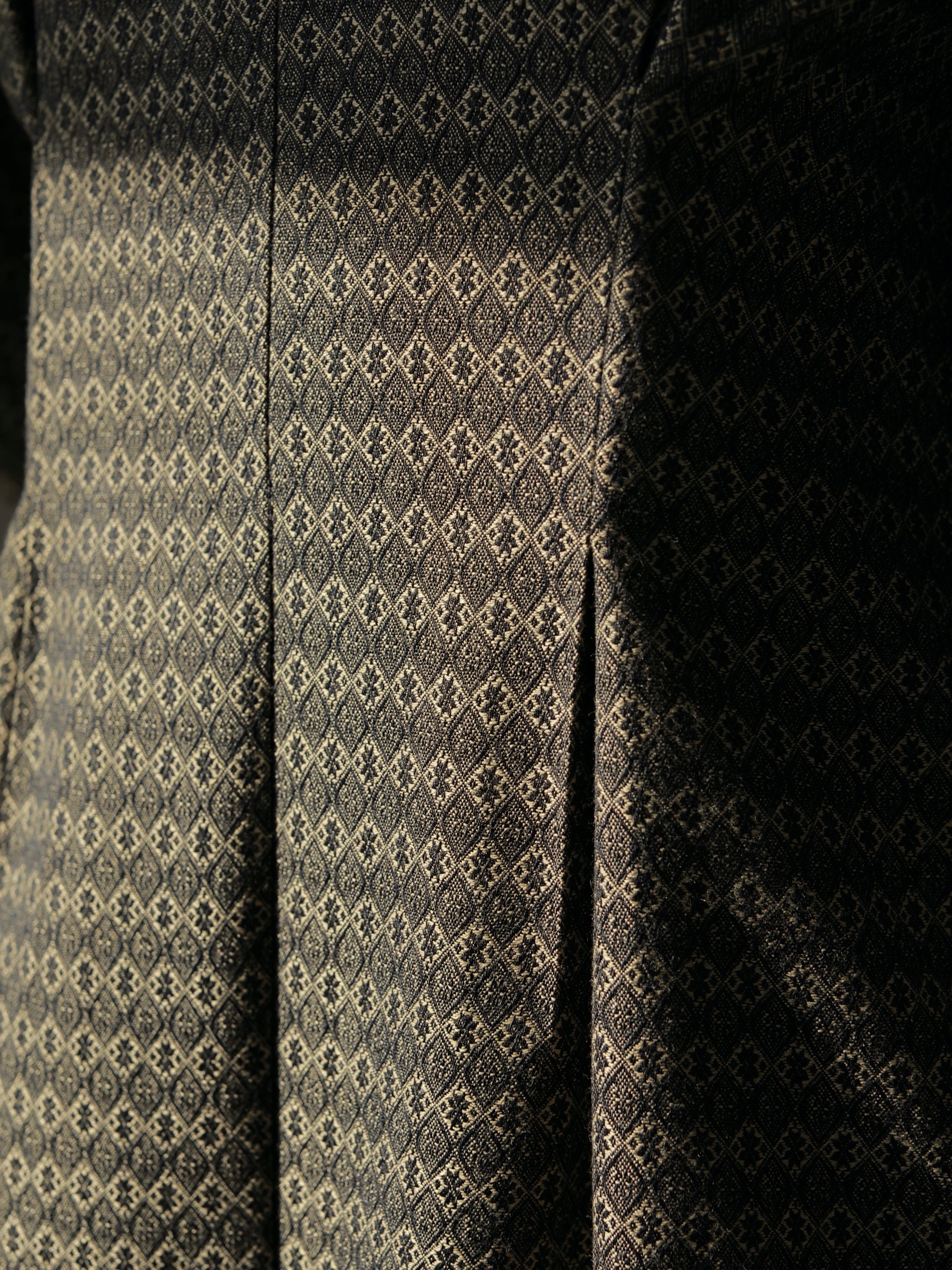 JACQURD TUCK SLEEVE DRESS